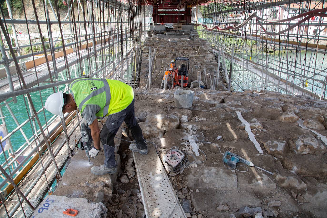 Fotos: Reconstrucción piedra a piedra