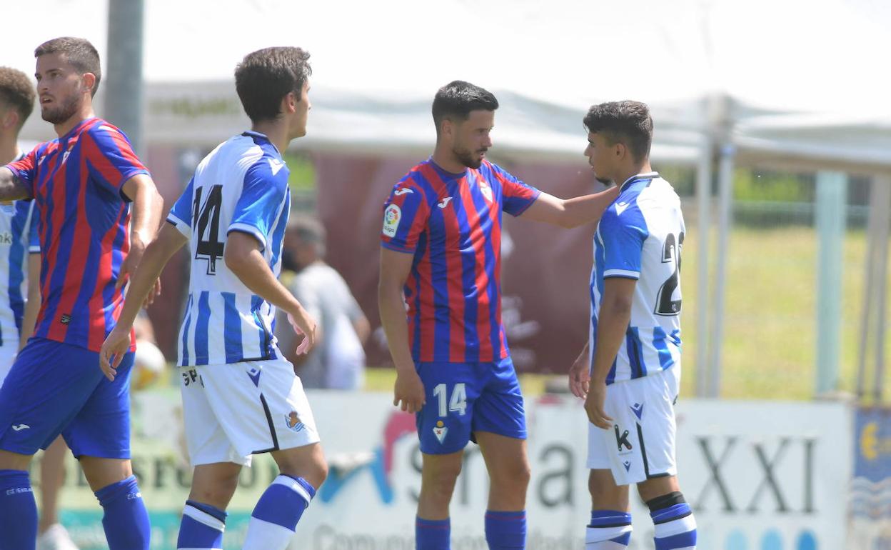Imagen del amistoso que Sanse y Eibar jugaron en pretemporada.