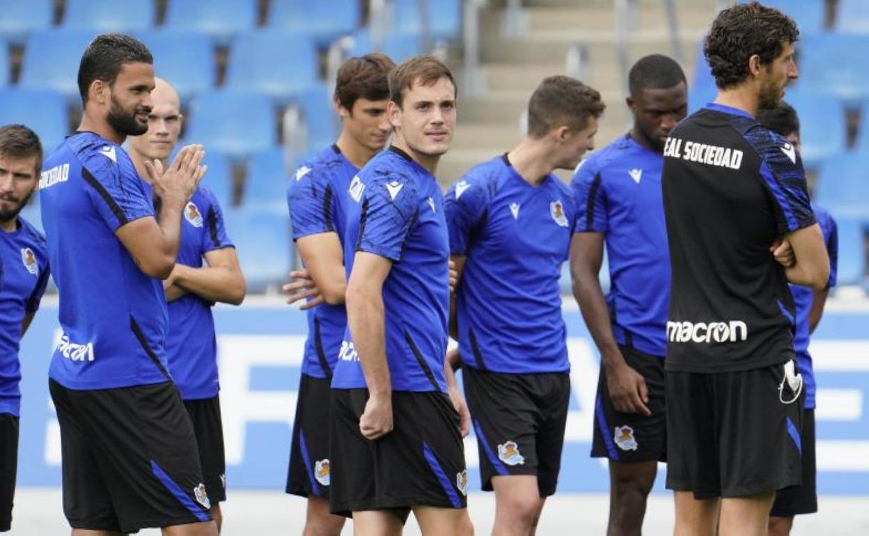 Bautista contempla la opción de salir cedido tras el fichaje de Sørloth. 