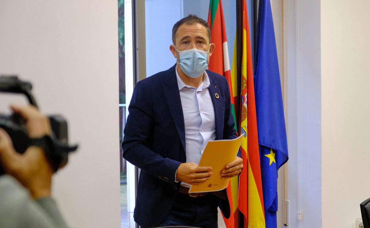 Denis Itxaso, en una rueda de prensa de primeros de agosto en Donostia.