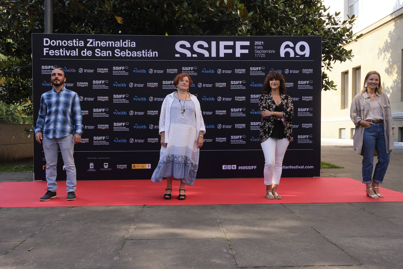 José Luis Rebordinos (Zinemaldi), Jaime Otamendi (Donostia Kultura), Bingen Zupiria (Departamento de Cultura) e Irene Larraza (Instituto Etxepare), en la presentación de las películas vascas que van a participar en el Festival.
