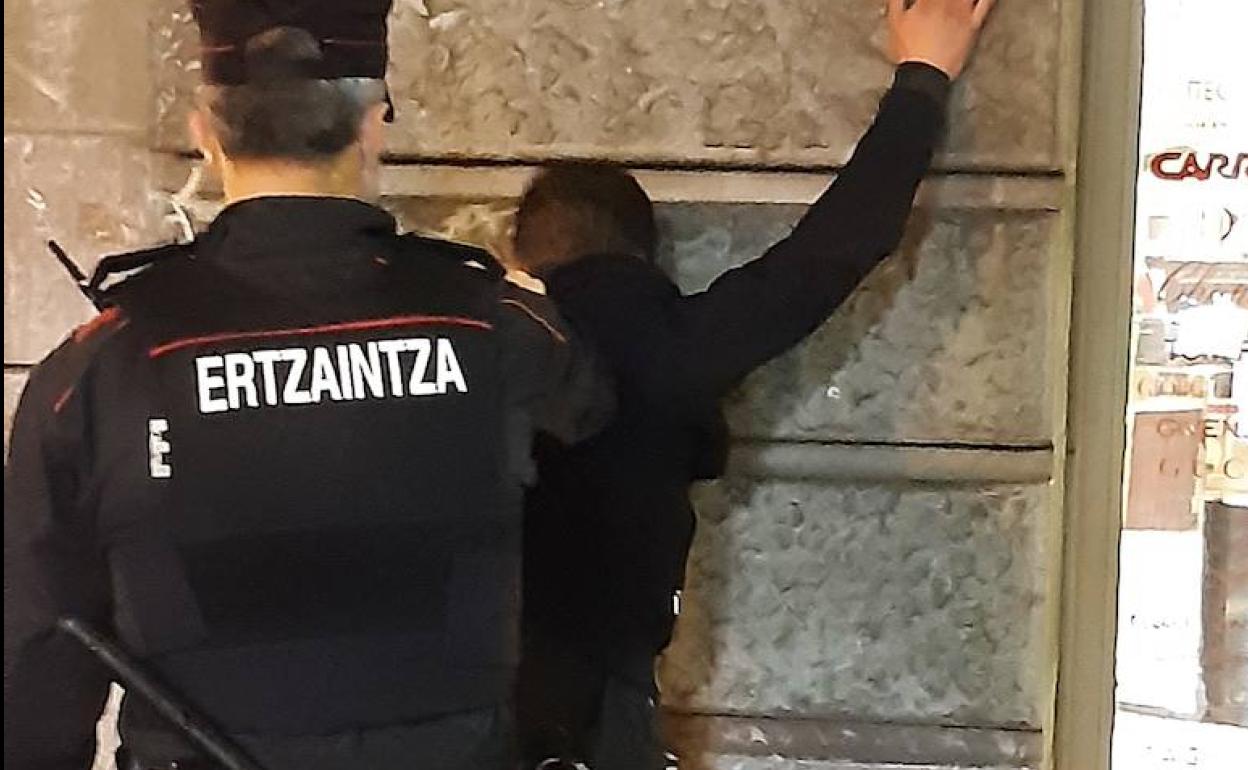 Vuelven los disturbios con tres detenidos en Donostia y Andoain tras atacar a la Ertzaintza