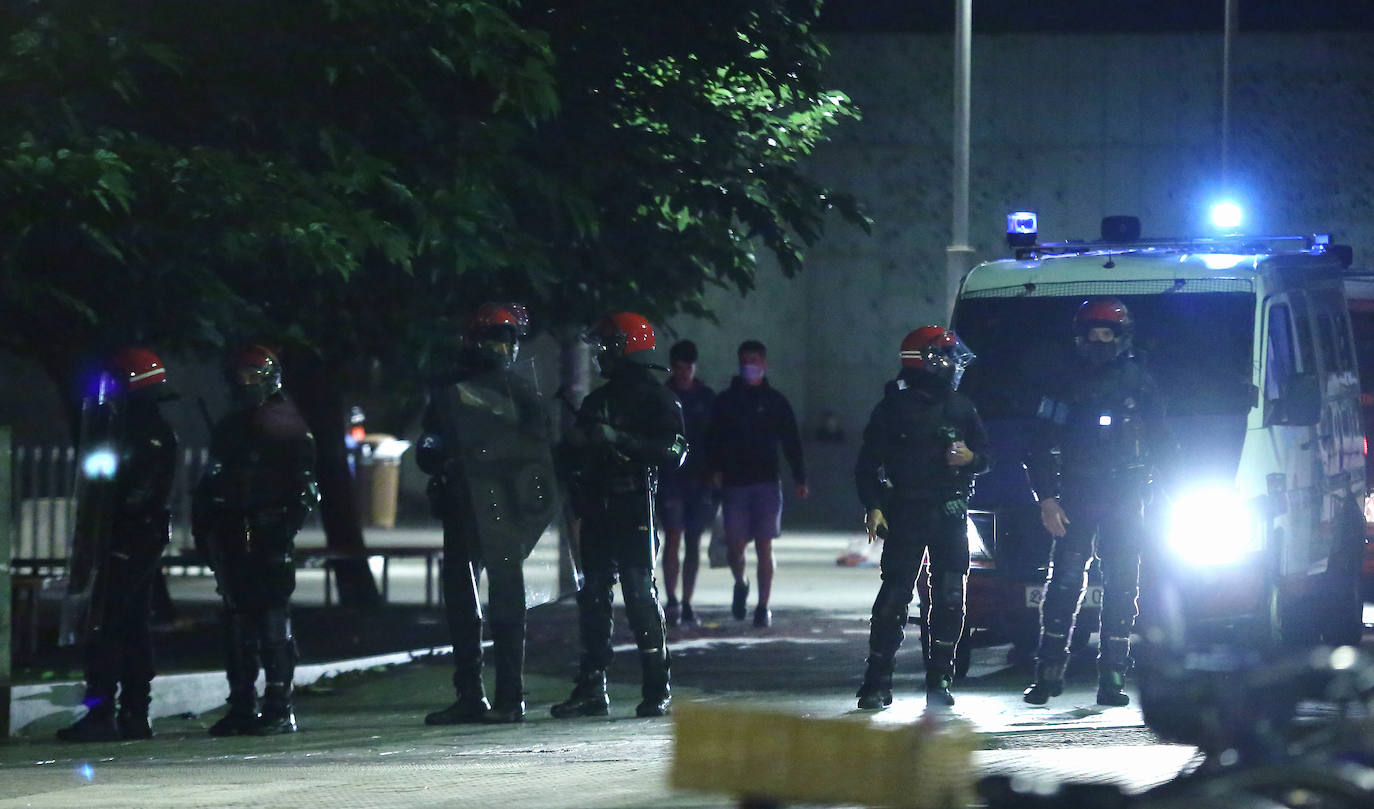 La capital guipuzcoana ha vivido otro sábado de altercados y violencia callejera que ha finalizado con una quincena de jóvenes detenidos