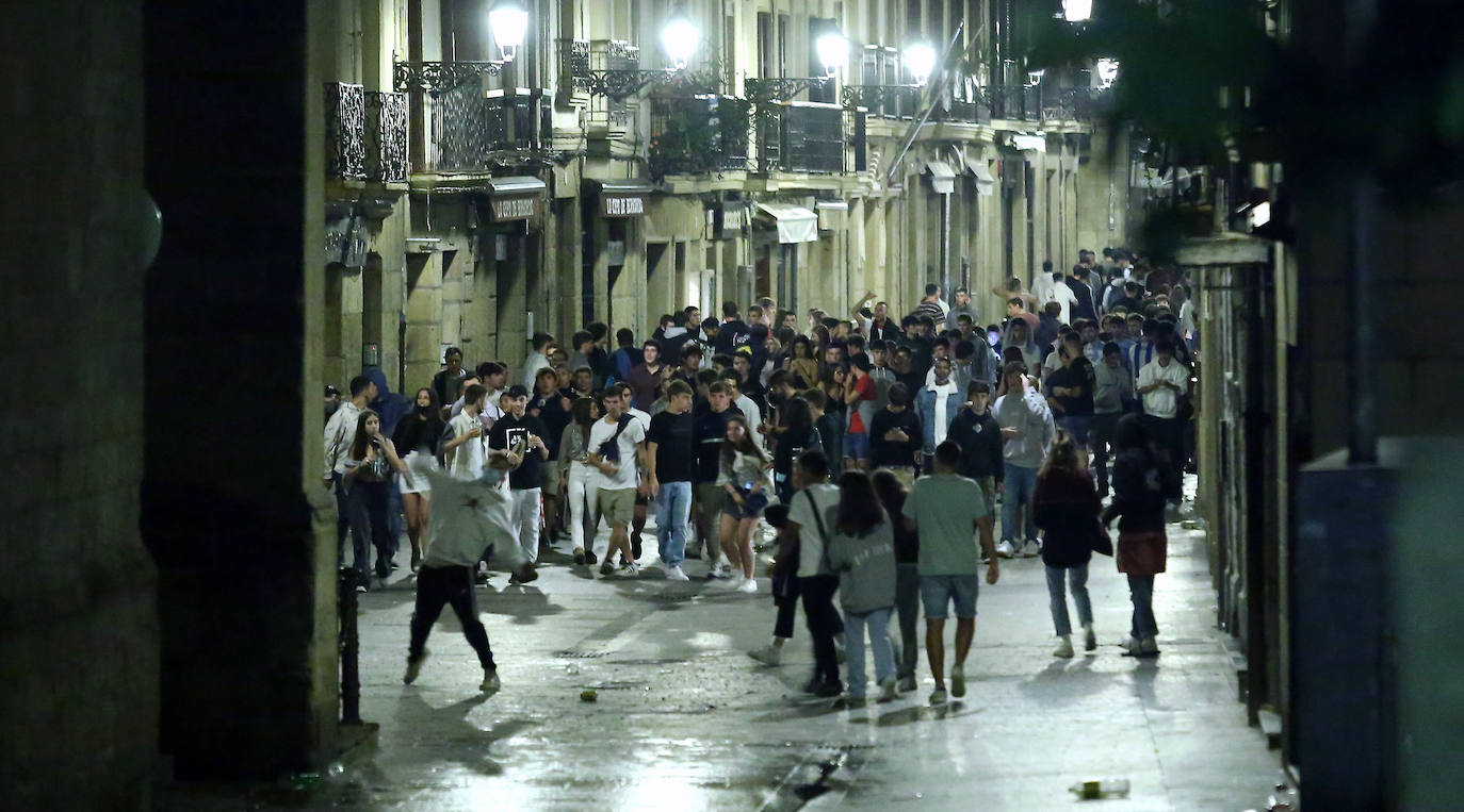 La capital guipuzcoana ha vivido otro sábado de altercados y violencia callejera que ha finalizado con una quincena de jóvenes detenidos
