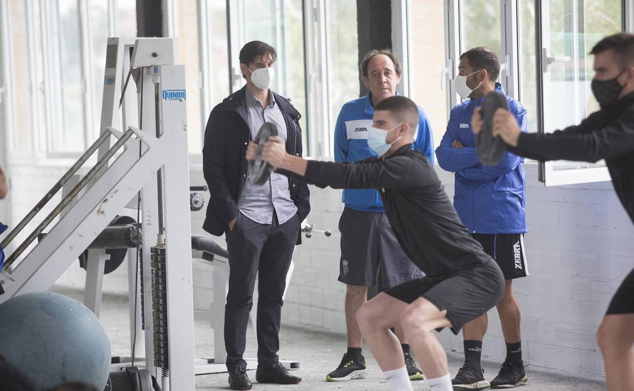 El presidente Igor Emery supervisa un entrenamiento en Gal