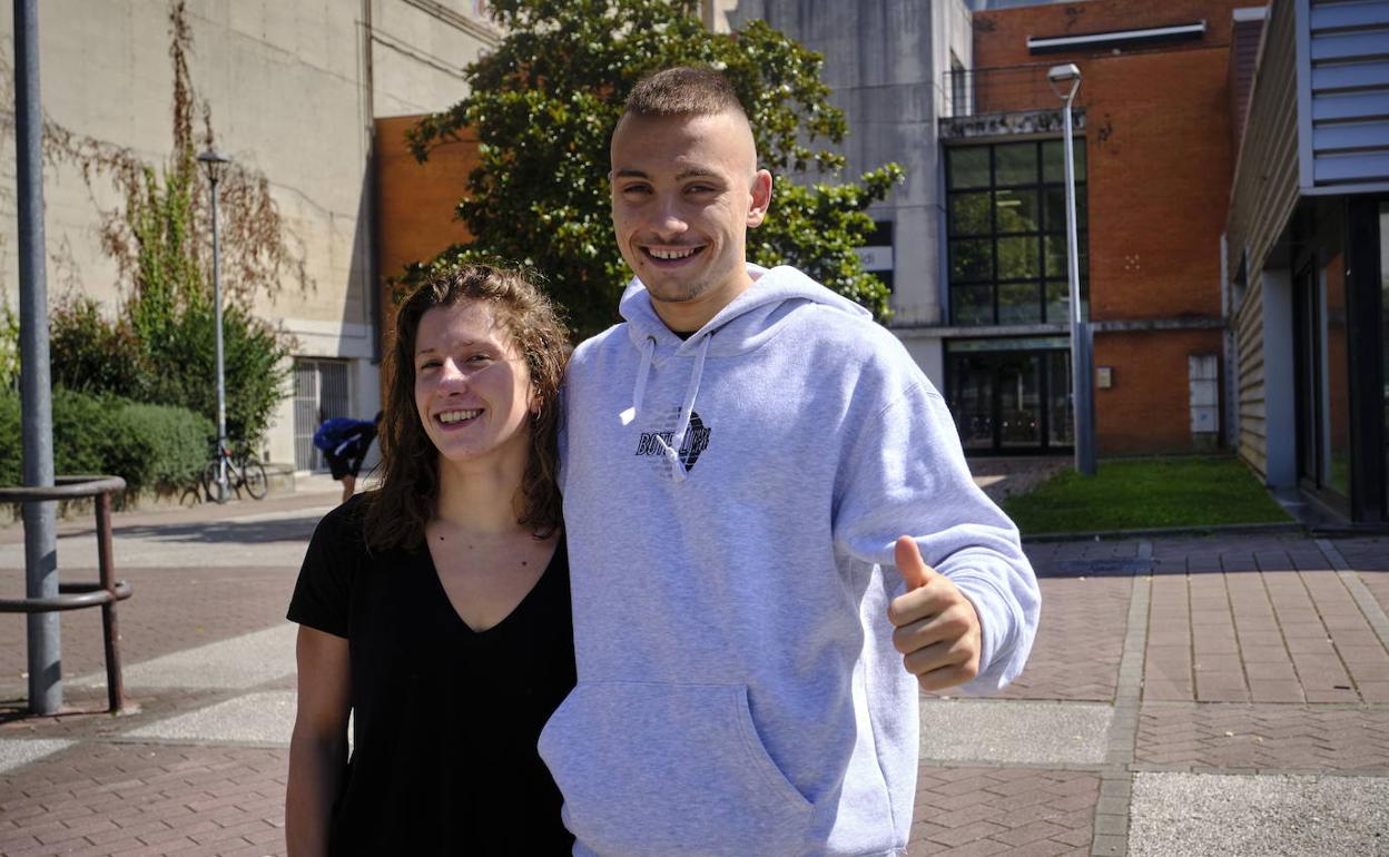 Nahia Zudaire e Iñigo Llopis, antes de partir a Tokio. 