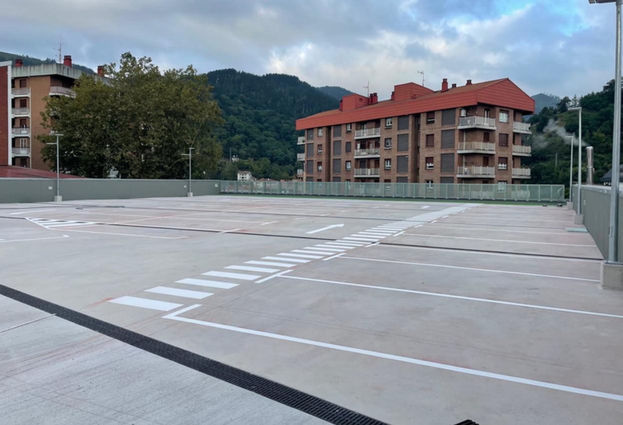 La zona de parking de la cubierta, lista para acoger los primeros coches.