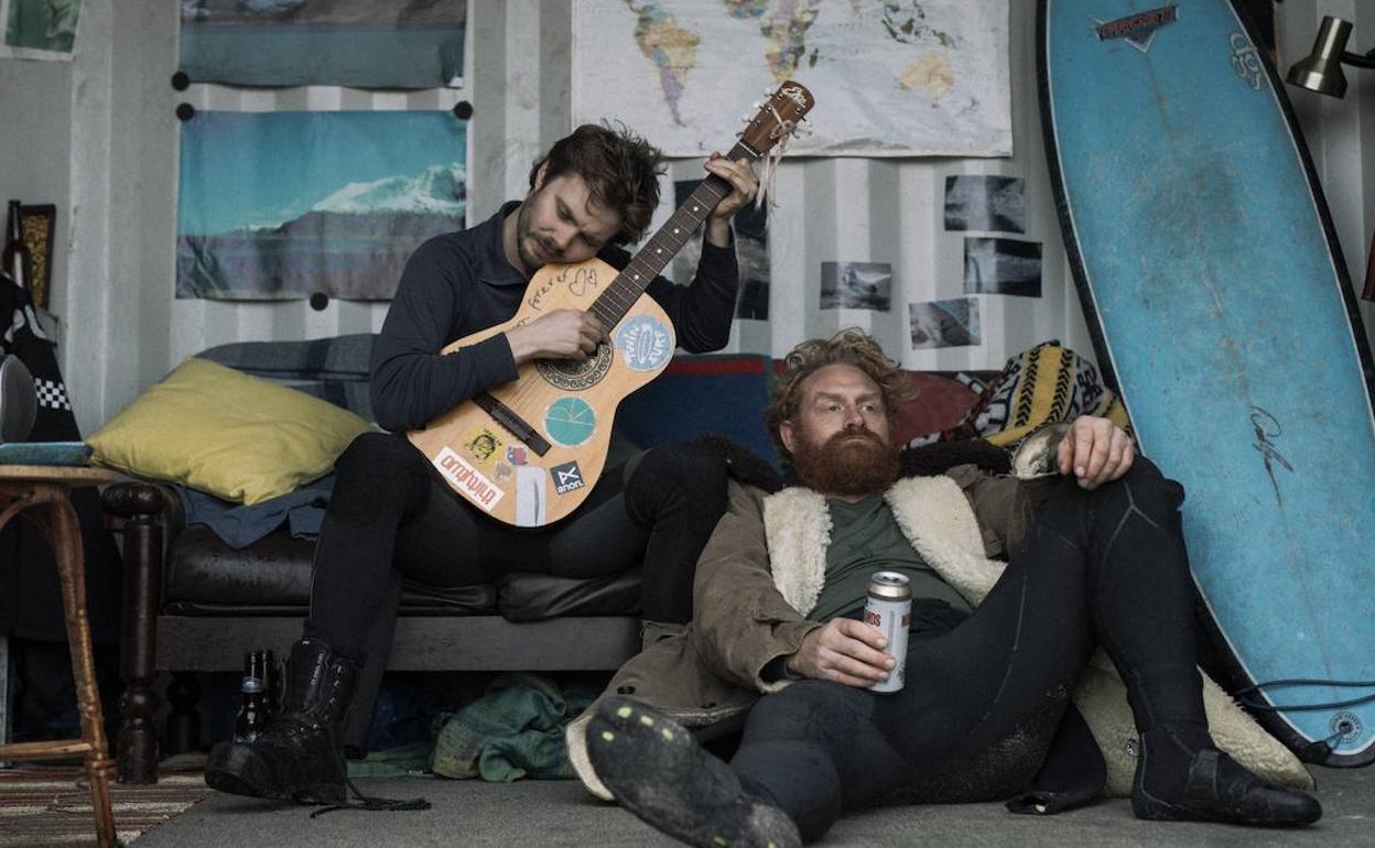 Kristofer Hivju hilegorriak rol bikoitza jokatzen du telesail honeta