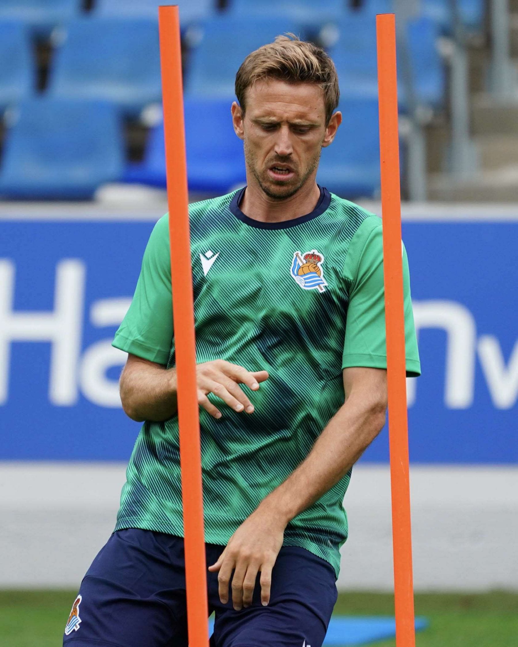 Lesionado. Nacho Monreal completa un ejercicio en Zubieta antes de parar por molestias en la rodilla. 