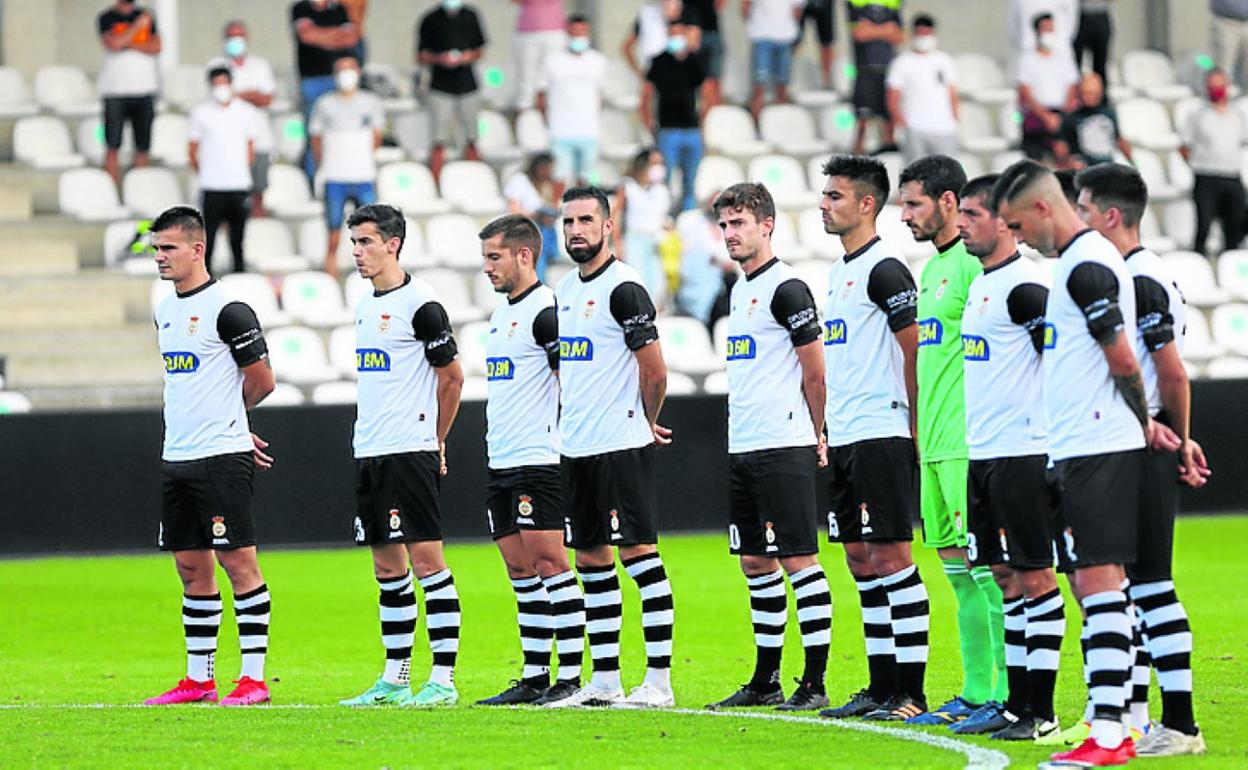 Antes del inicio se guardó un minuto de silencio en memoria de 'Ito'.