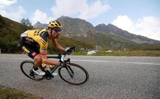 Ciclismo: Un coche atropella a Tom Dumoulin mientras entrena y le fractura la muñeca derecha