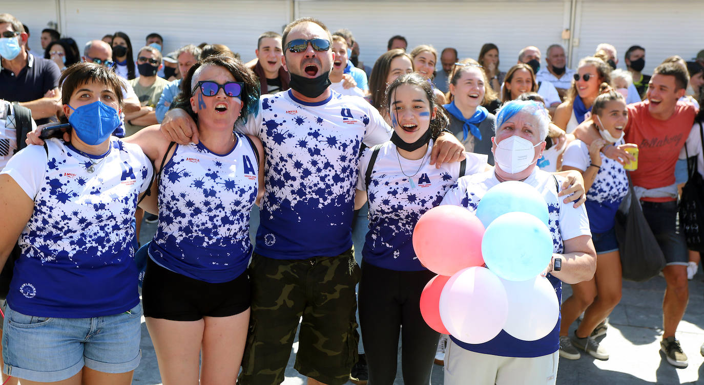 Fotos: Las campeonas de La Concha, Donostia Arraun Lagunak, recibidas en el Ayuntamiento de San Sebastián