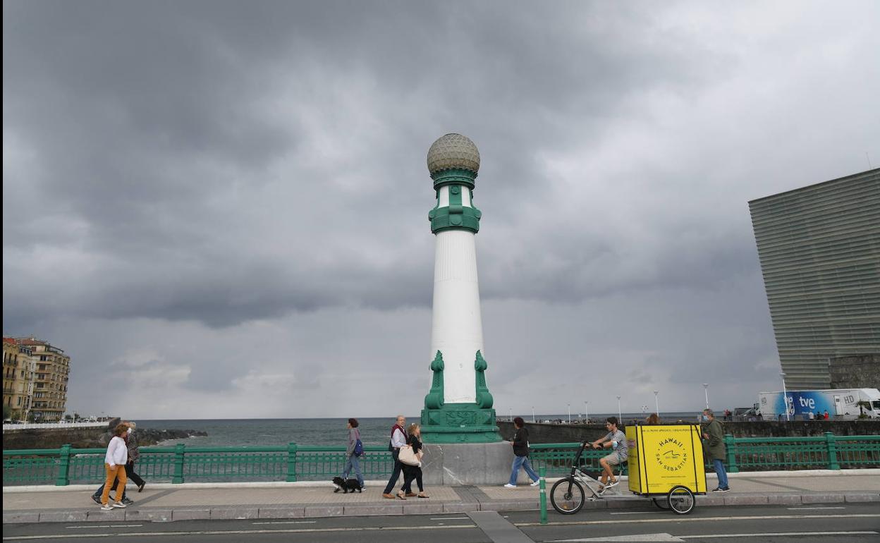 Cielos grises y lluviosos este jueves en Donostia.