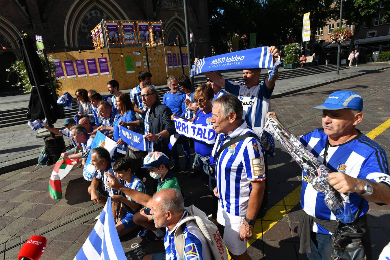 PSV - Real Sociedad: Ambiente txuri-urdin en las calles de Eindhoven