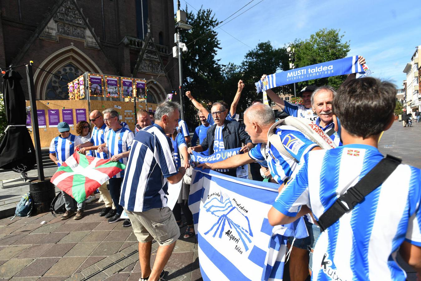 PSV - Real Sociedad: Ambiente txuri-urdin en las calles de Eindhoven