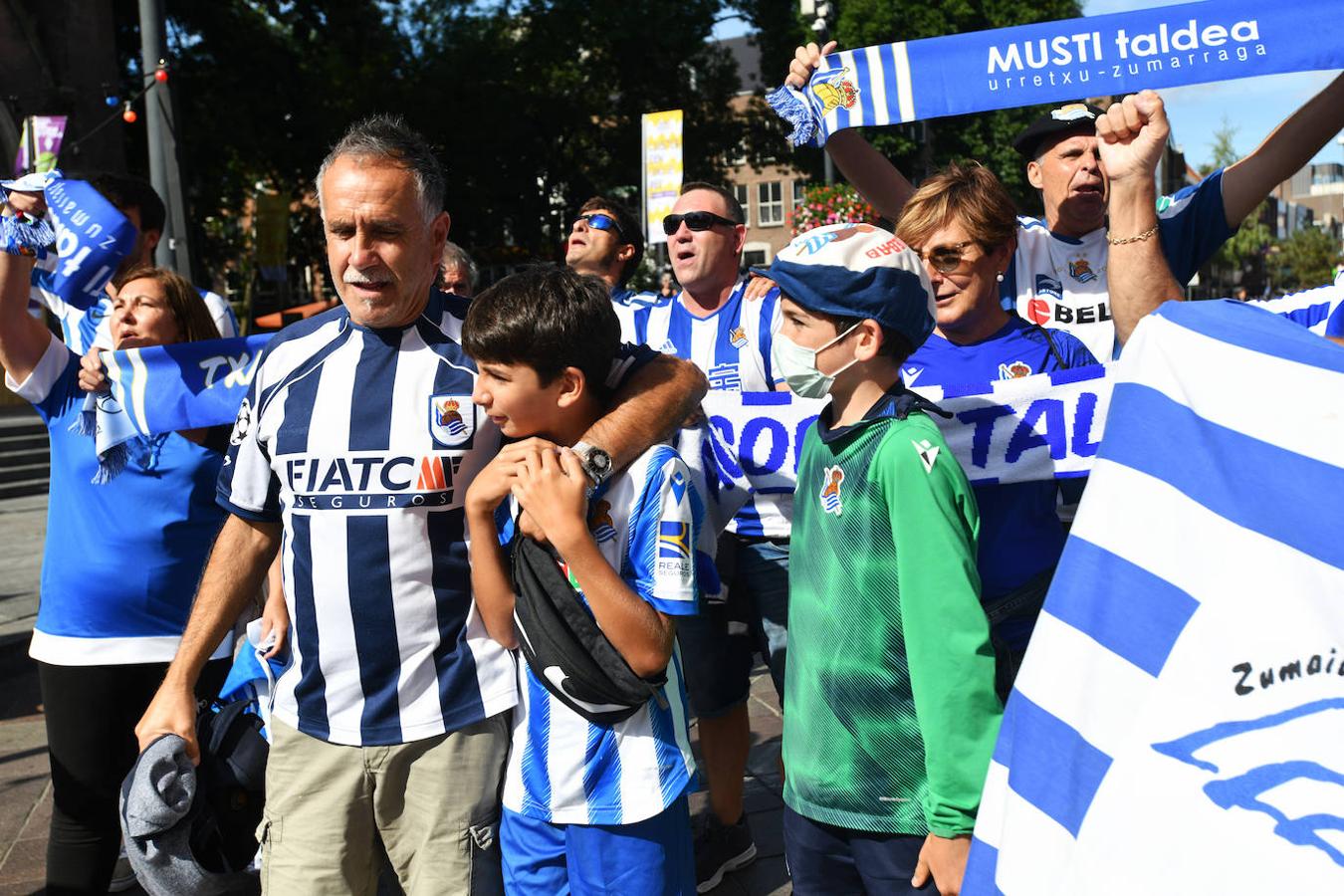 PSV - Real Sociedad: Ambiente txuri-urdin en las calles de Eindhoven