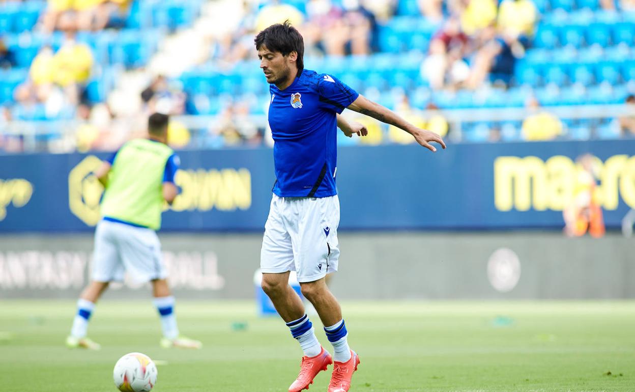 Silva, durante el calentamiento frente al Cádiz.