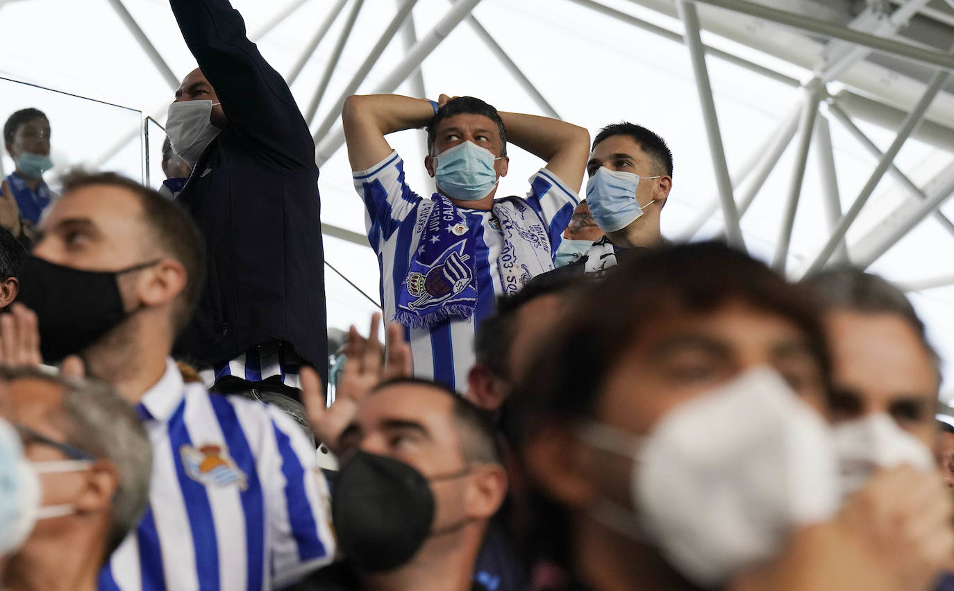 Fotos: Las aficionados de la Real vuelven ocupar sus asientos