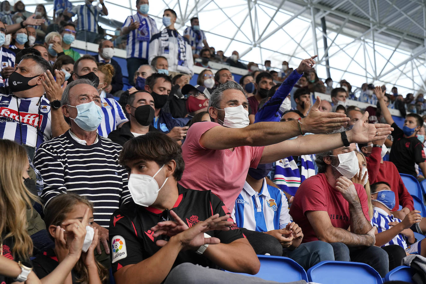 Fotos: Las aficionados de la Real vuelven ocupar sus asientos