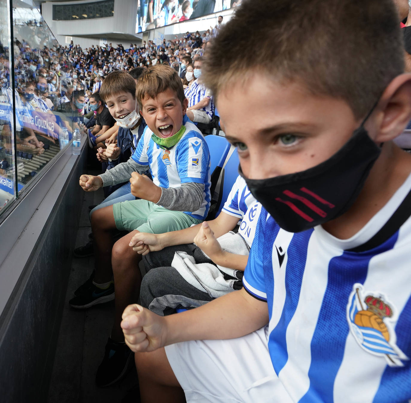 Fotos: Las aficionados de la Real vuelven ocupar sus asientos