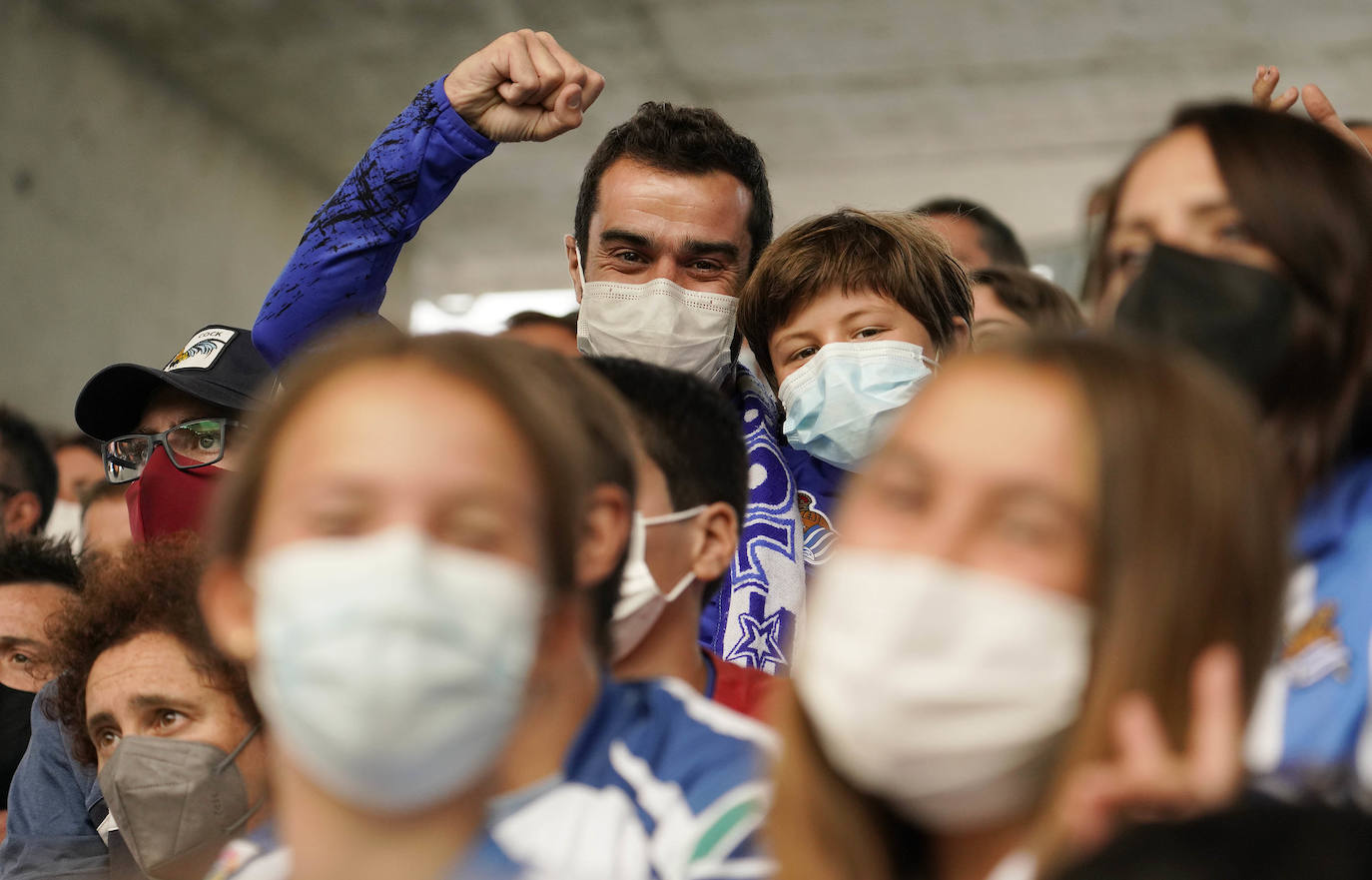 Fotos: Las aficionados de la Real vuelven ocupar sus asientos