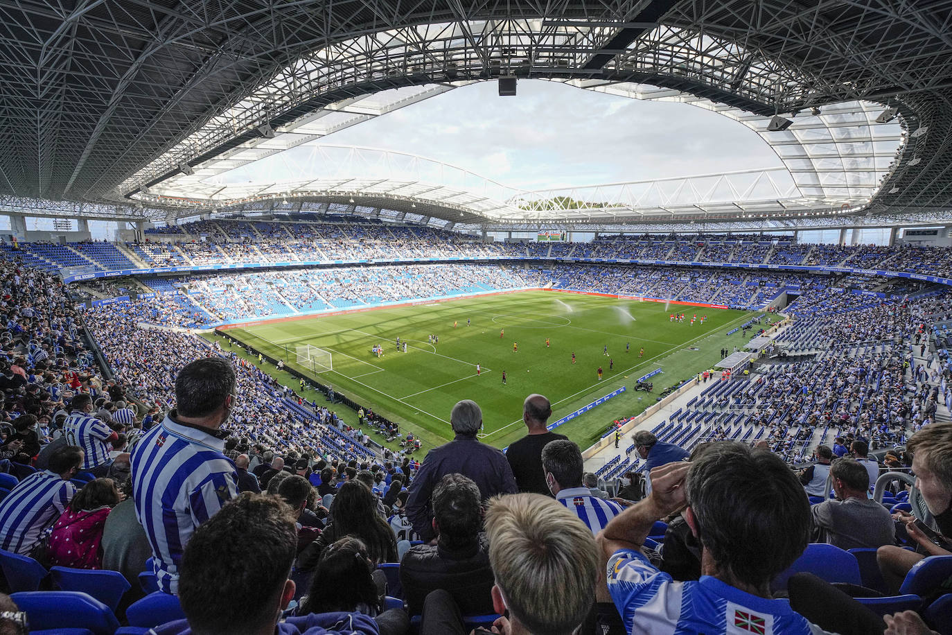 Fotos: Las aficionados de la Real vuelven ocupar sus asientos