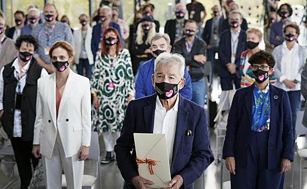 José Sacristán recibió el Premio Nacional de Cinematografía con una declaración de amor a su oficio, al Festival y a San Sebastián. 