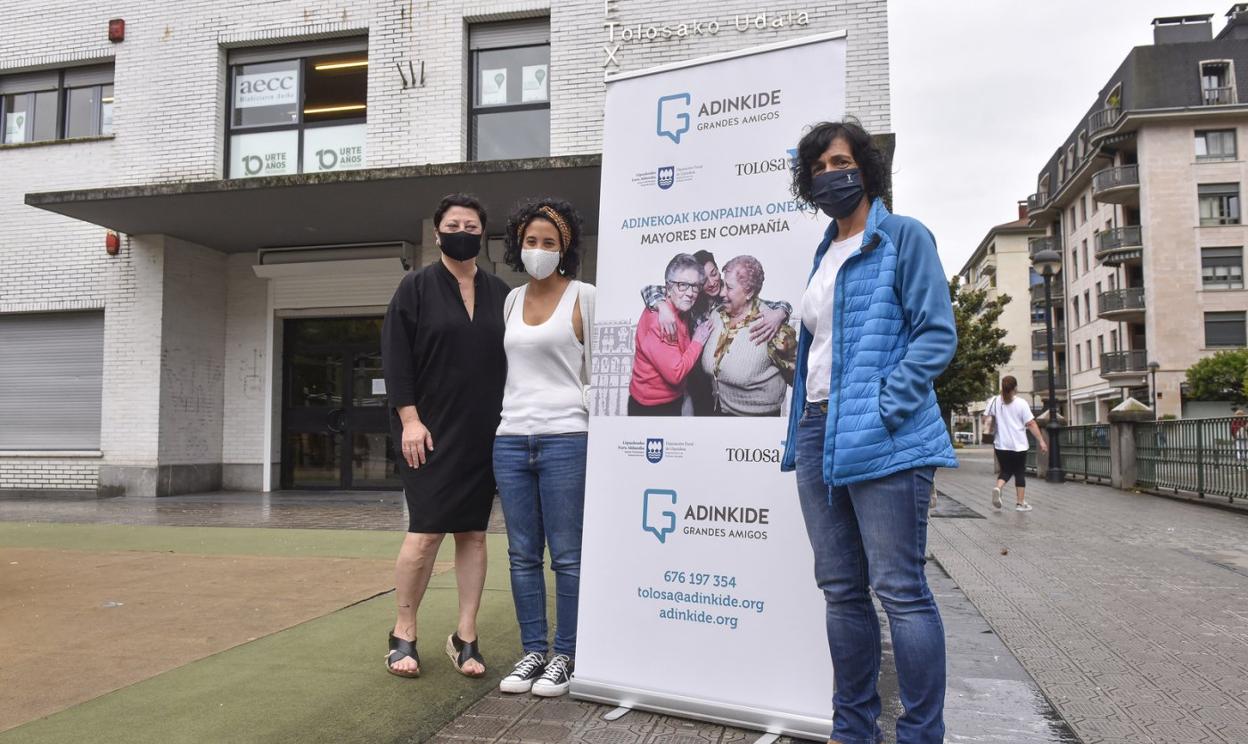 La asociación, que cuenta con su local en Emeterio Arrese, cuenta con una red de catorce voluntarios que hacen compañía a diez mayores. 