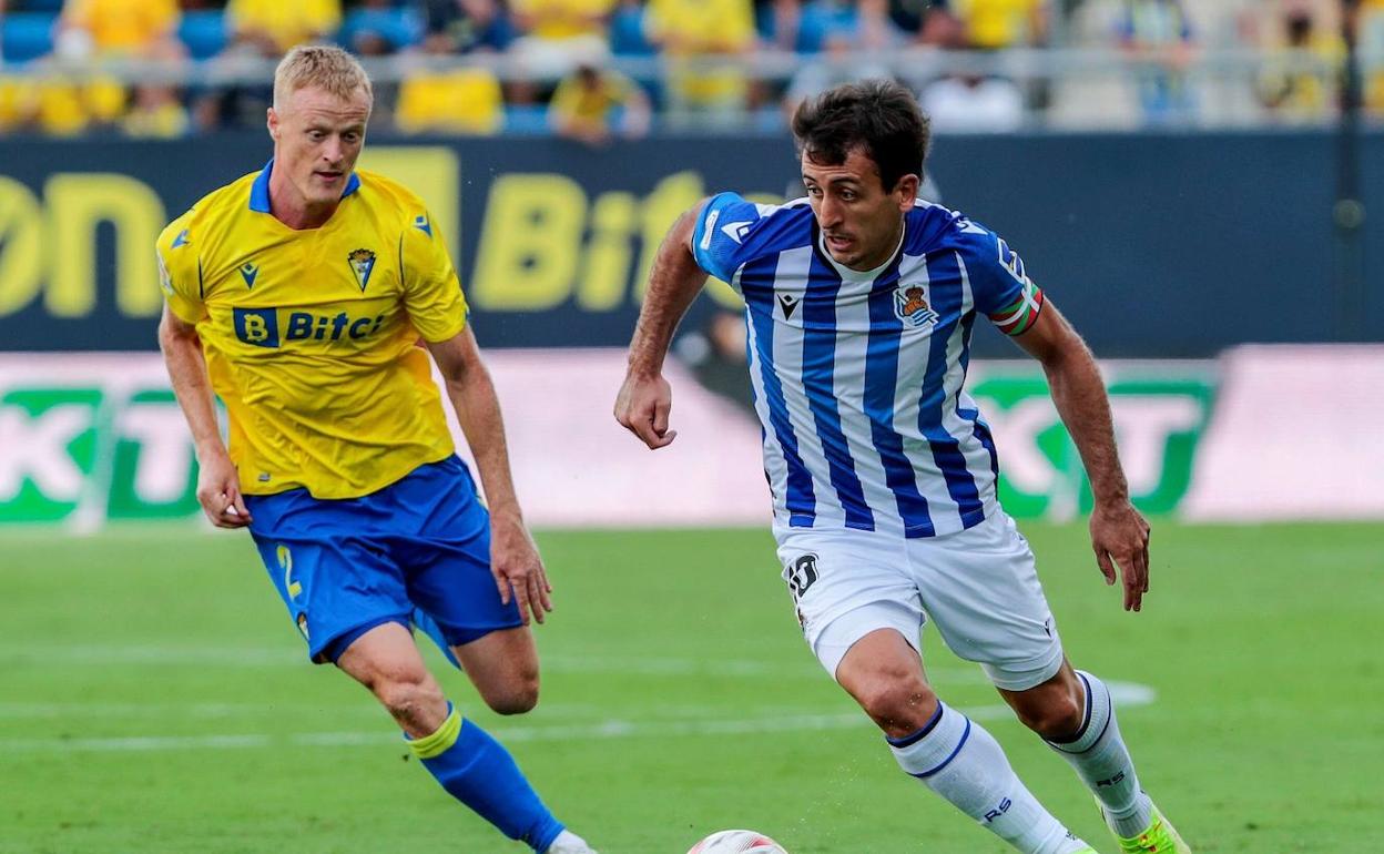 Mikel Oyarzabal, ante el Cádiz.