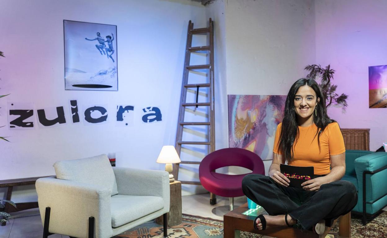 Ane Zuazubiskar kazetariak aurkeztuko du Zulora saioa. 