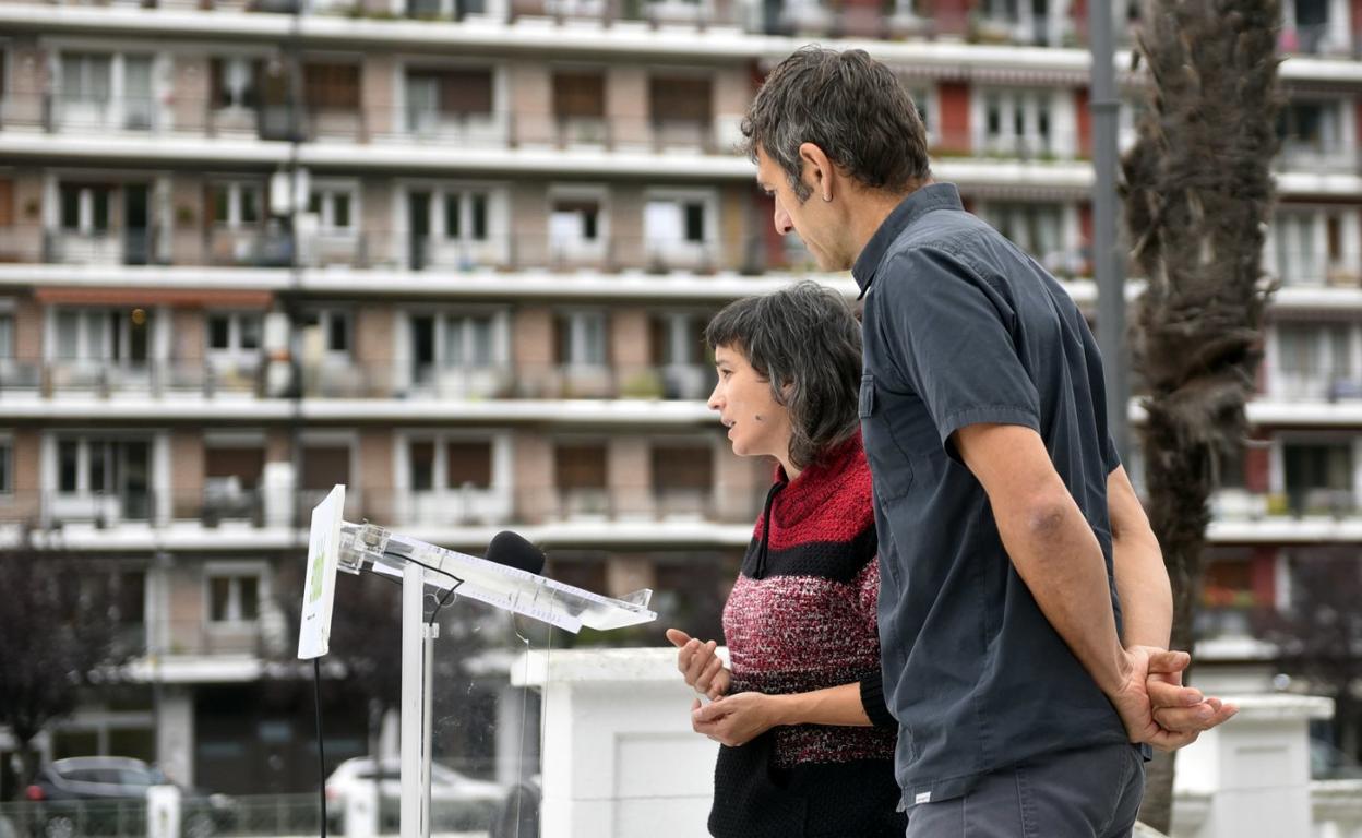Kristina Pelaez y Andu Martínez de Rituerto durante la rueda de prensa ofrecida esta semana. 
