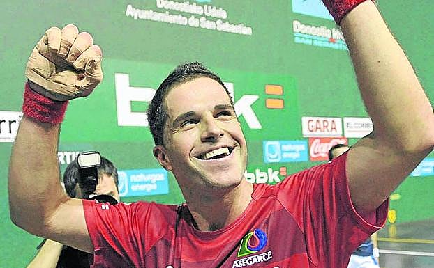 Cuatro y medio 2008. Olaizola II 22 - Irujo 17: «Otro día emotivo en este frontón. El cuatro y medio es la mejor distancia para mí, donde más cómodo me he sentido. Los últimos haños ha atraído incluso más público que el Manomanista.