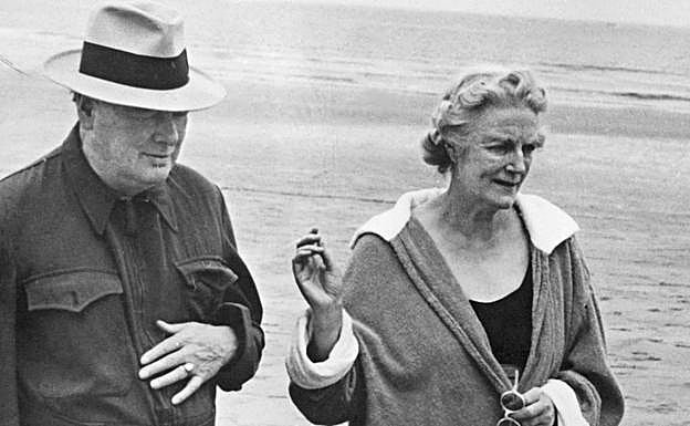 Churchil y su mujer, Clementine, en Hendaia.