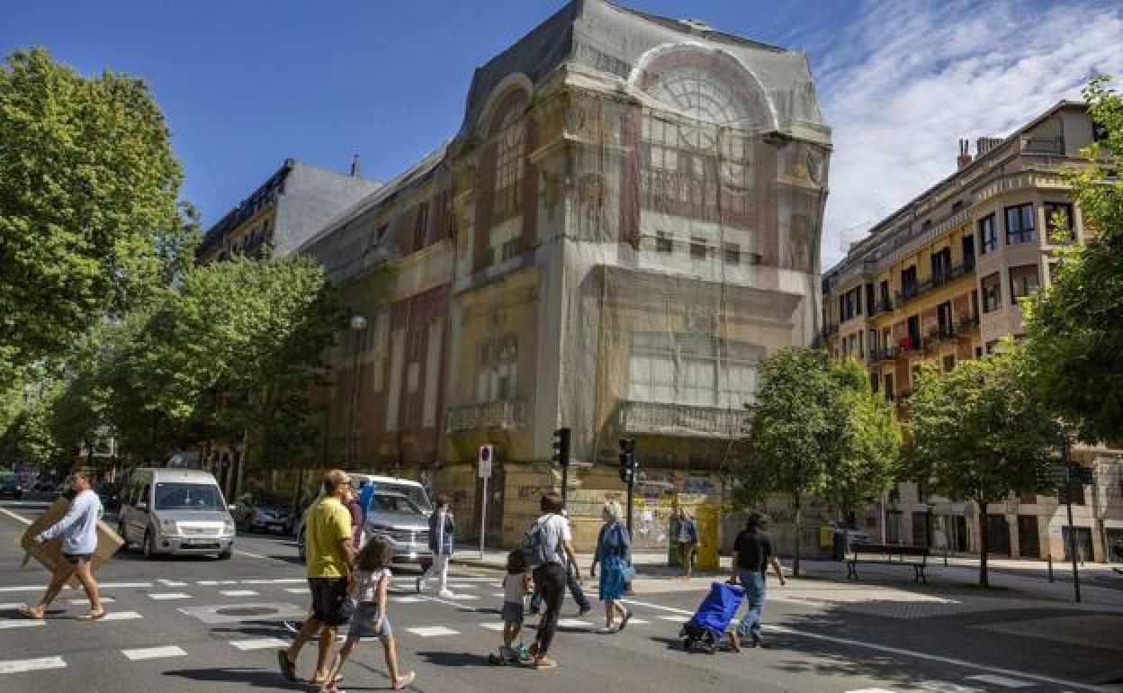 comos denuncia la «especulación inmobiliaria» de la reforma del edificio Bellas Artes de San Sebastián