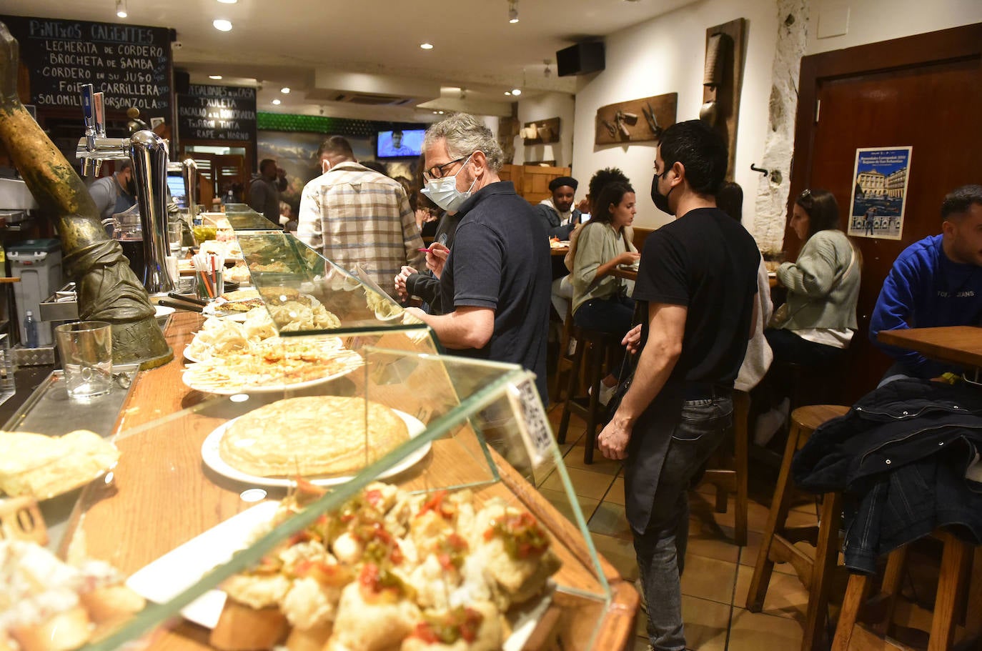 Fotos: Turistas llenan las calles y la hostelería de Gipuzkoa