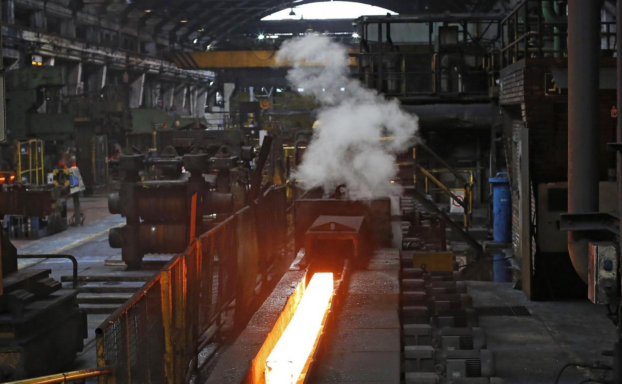 Interior de la planta de Sidenor en Azkotia que emplea a 120 trabajadores. 