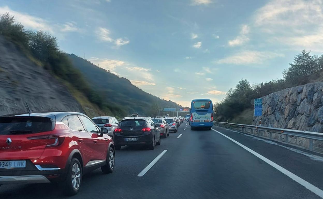 Retenciones en la AP-8, sentido San sebastián. 