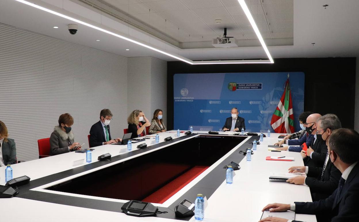 Reunión del Consejo Vasco de Finanzas celebrada este viernes en Lakua. 