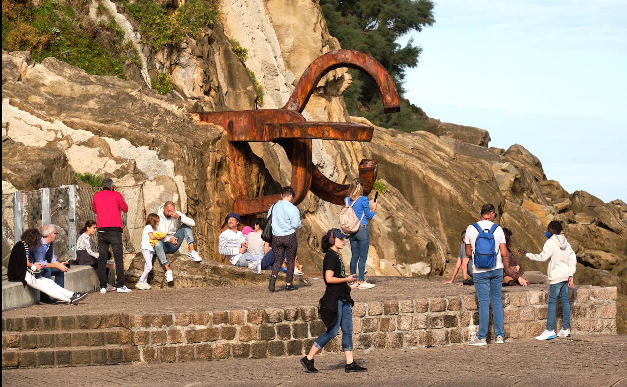 Euskadi reporta 15 fallecidos por Covid la última semana, 9 más que anterior