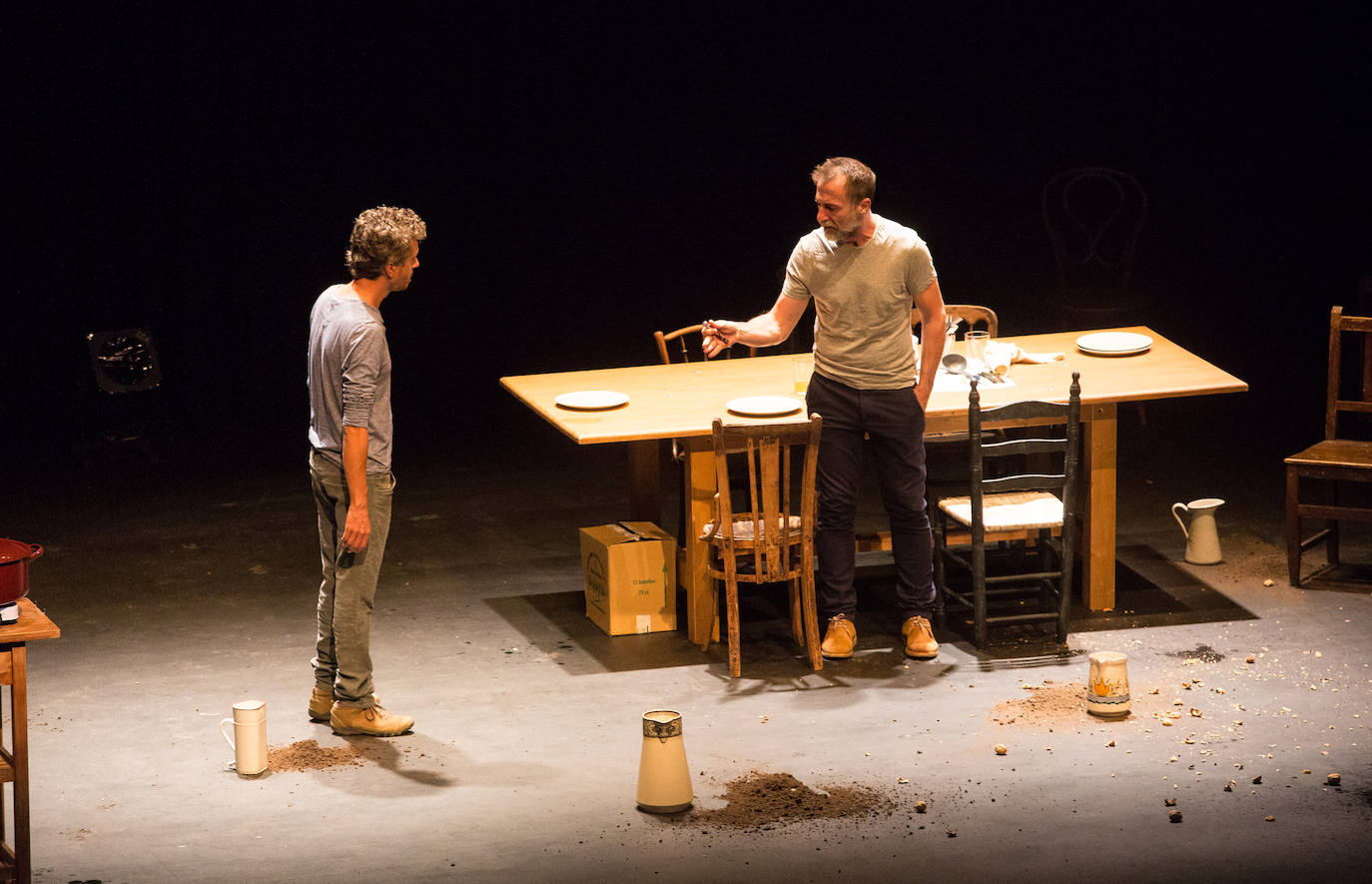 Fotos: Teatro documental en Irun sobre la violencia en Euskadi