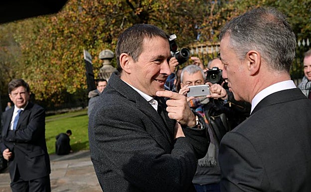 Urkullu y Otegi polemizan sobre el alcance de la declaración de EH Bildu sobre ETA