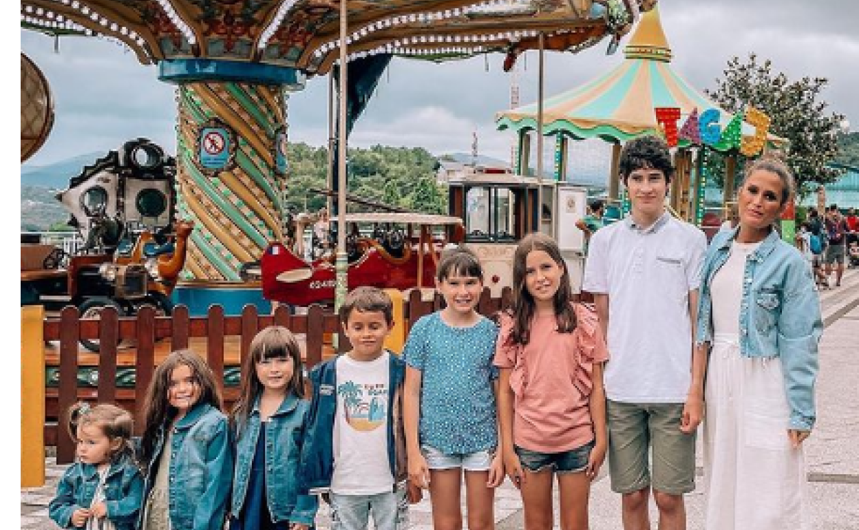 Verdeliss, que está embarazada de una niña, este verano en el parque de atracciones de Igeldo.