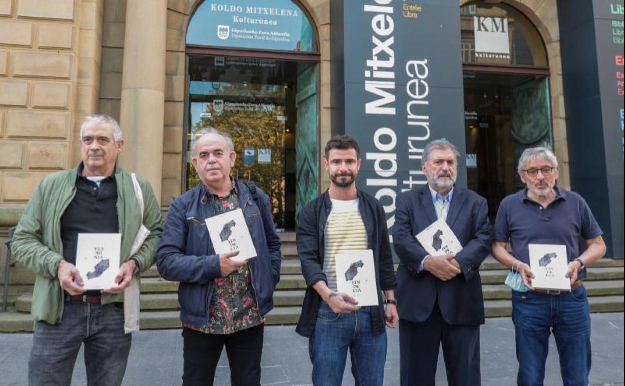 Alberto Agirrezabal, Felipe Juaristi, Harkaitz Millán, Jesús Eguiguren y Luis Castells