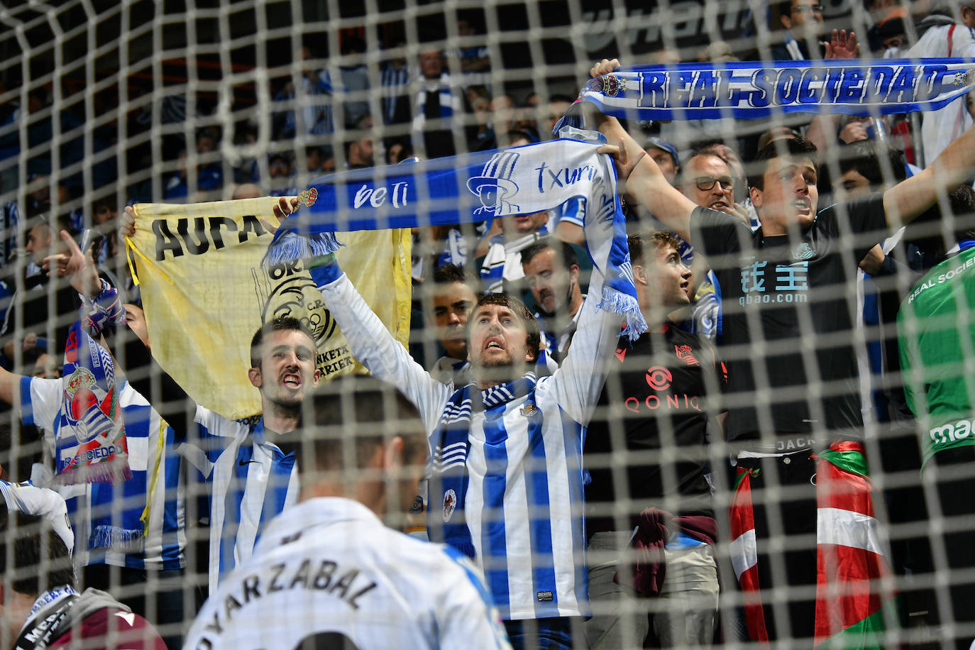 Los aficionados de la Real Sociedad se dejaron ver en las calles de la ciudad austriaca en las horas previas al decisivo choque ante el Sturm Graz. 