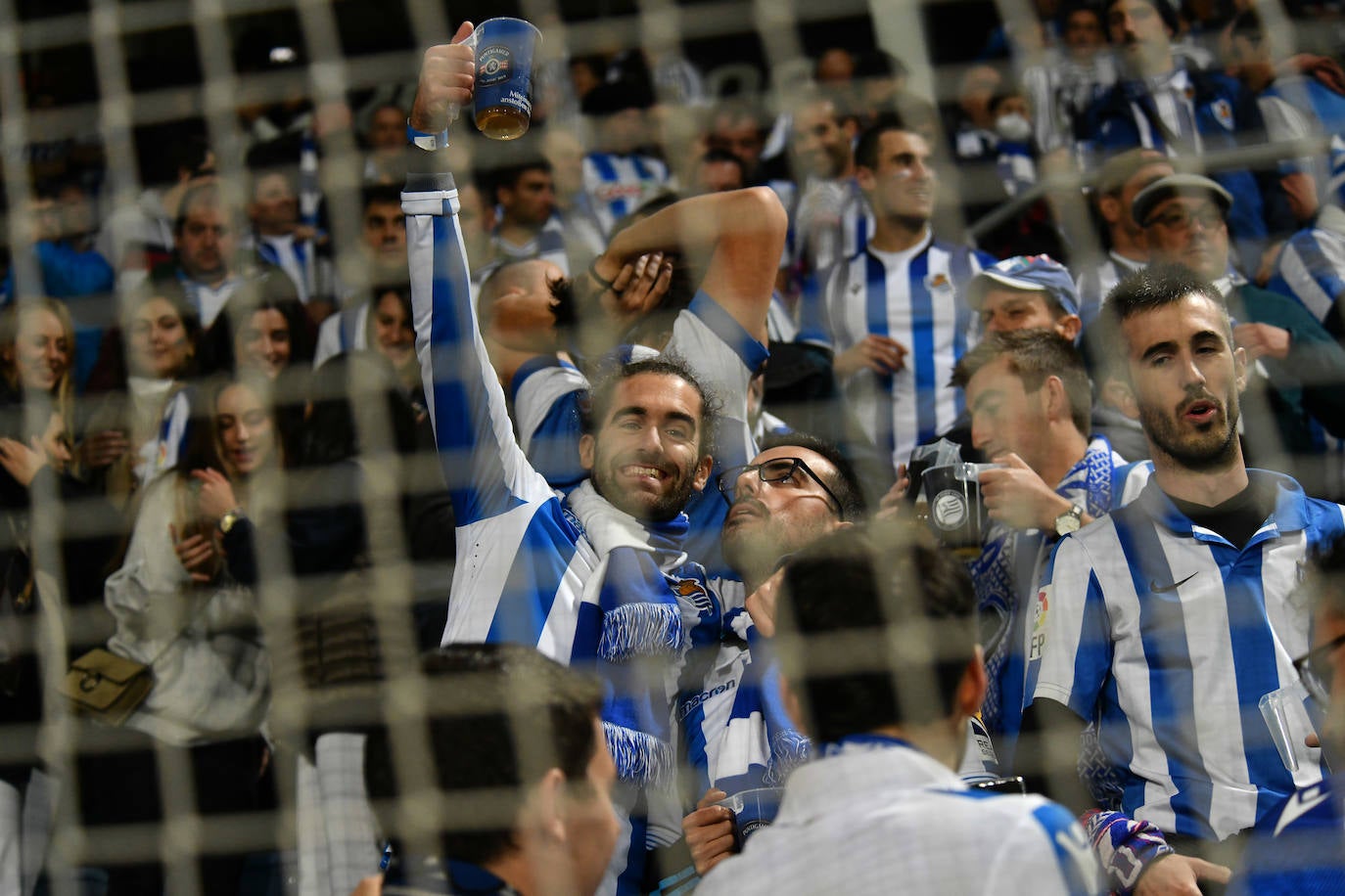 Los aficionados de la Real Sociedad se dejaron ver en las calles de la ciudad austriaca en las horas previas al decisivo choque ante el Sturm Graz. 