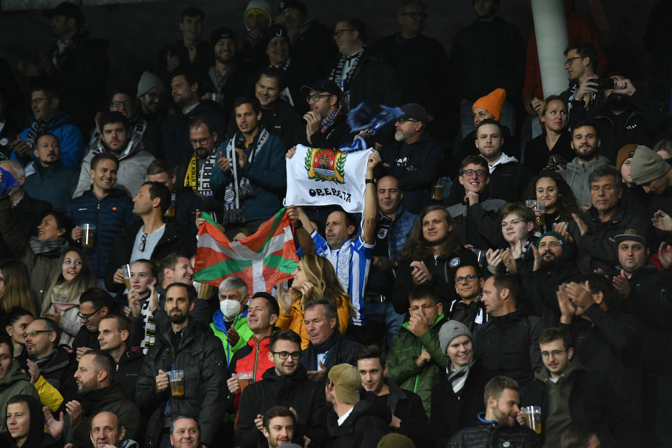 Los aficionados de la Real Sociedad se dejaron ver en las calles de la ciudad austriaca en las horas previas al decisivo choque ante el Sturm Graz. 