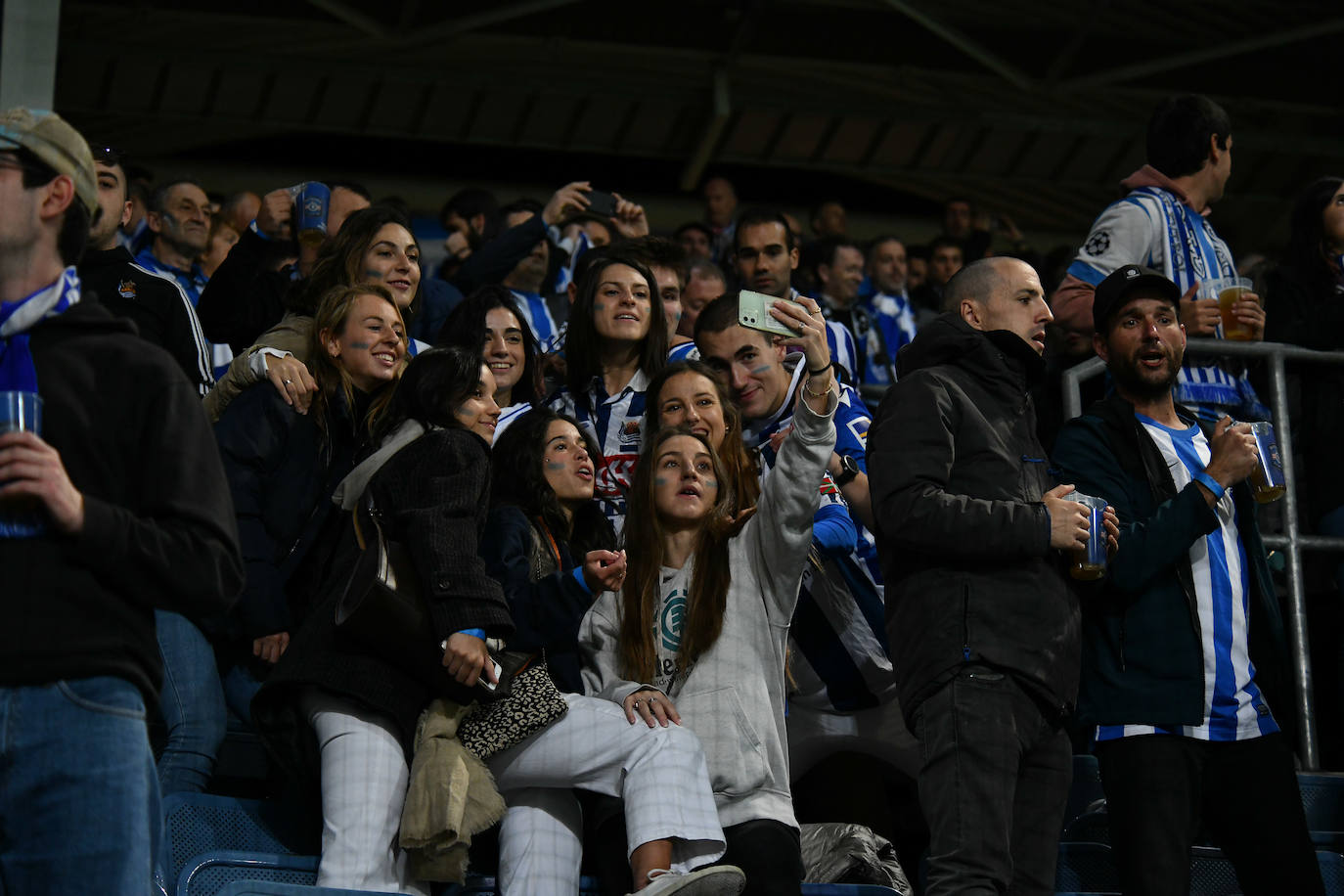 Los aficionados de la Real Sociedad se dejaron ver en las calles de la ciudad austriaca en las horas previas al decisivo choque ante el Sturm Graz. 