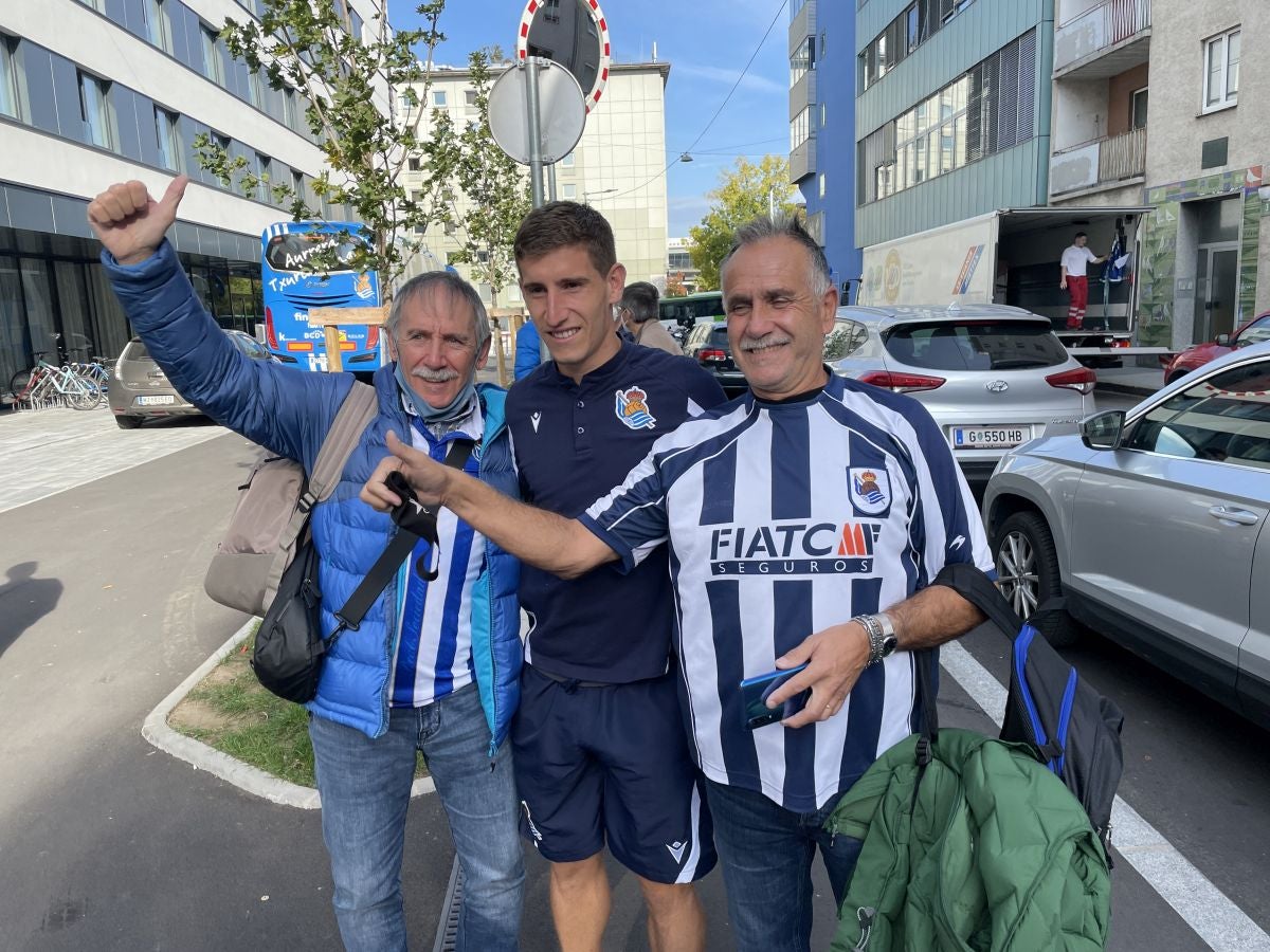Los aficionados de la Real Sociedad se dejaron ver en las calles de la ciudad austriaca en las horas previas al decisivo choque ante el Sturm Graz. 