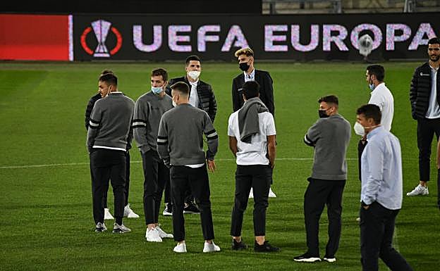 Gorosabel, Pacheco, Zubeldia y Navarro, entre otros, anoche en el estadio del Sturm Graz. 