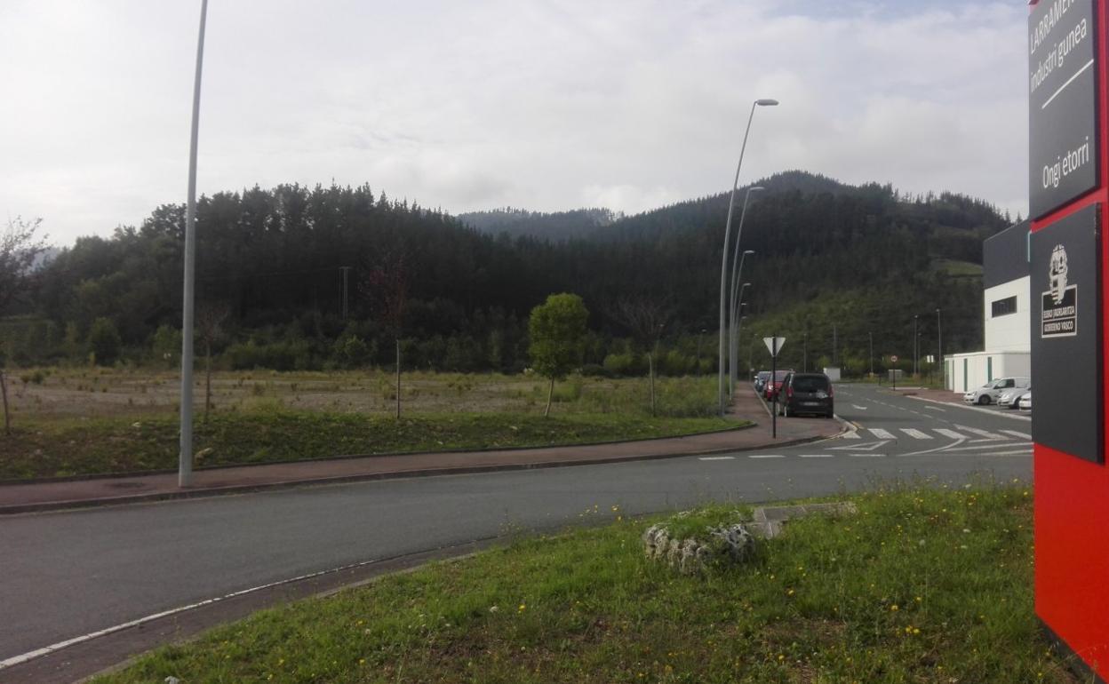Parcela del polígono Larramendi de Bergara donde se construirá la planta de tratamiento. 